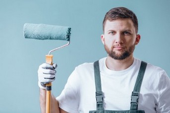 Homme peintre bâtiment